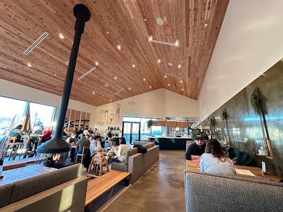 Four Winds Beach House & Brewery